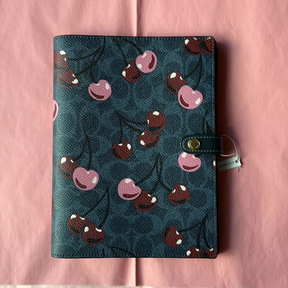 🍒 COACH NOTEBOOK IN SIGNATURE CANVAS WITH CHERRY PRINT 🍒 NWT 🍒